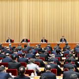 发展社区支持的居家养老，扩大普惠养老服务